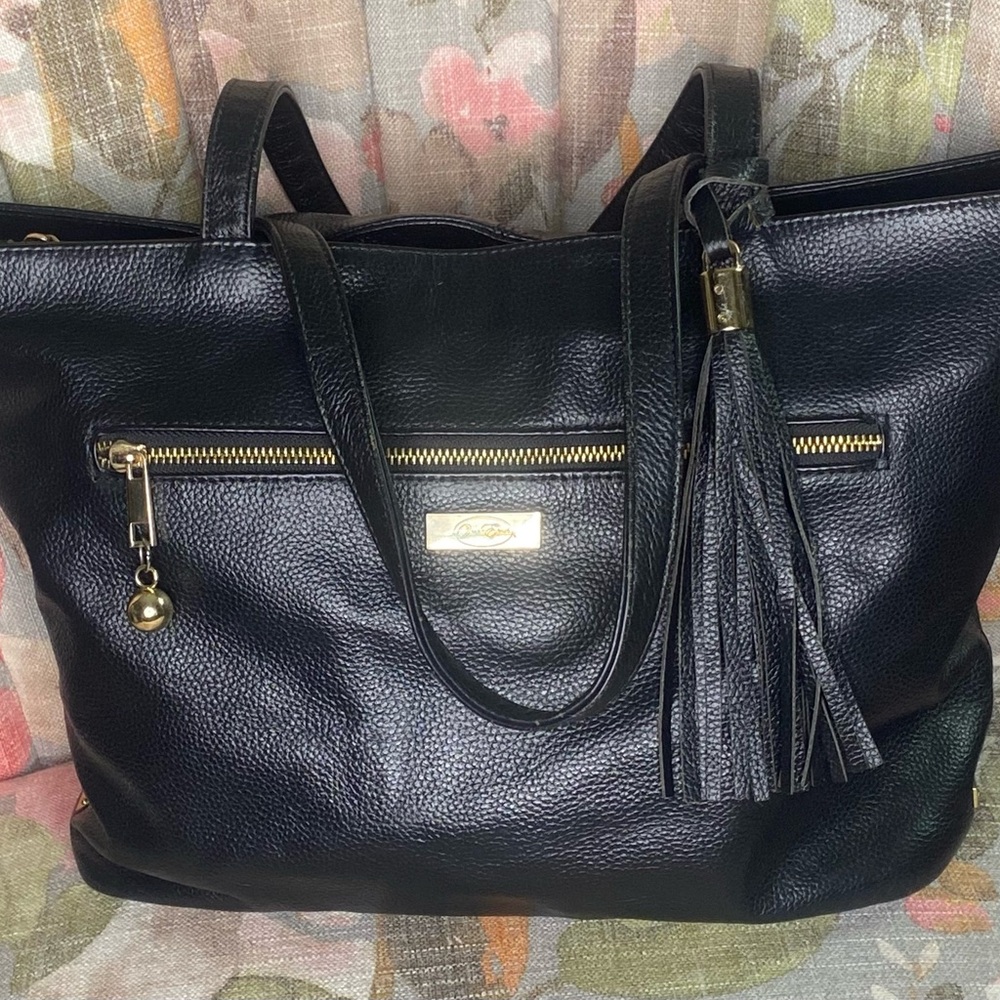 Onna Ehrlich Handbag Black Pebbled Leather This bag is in excellent condition.